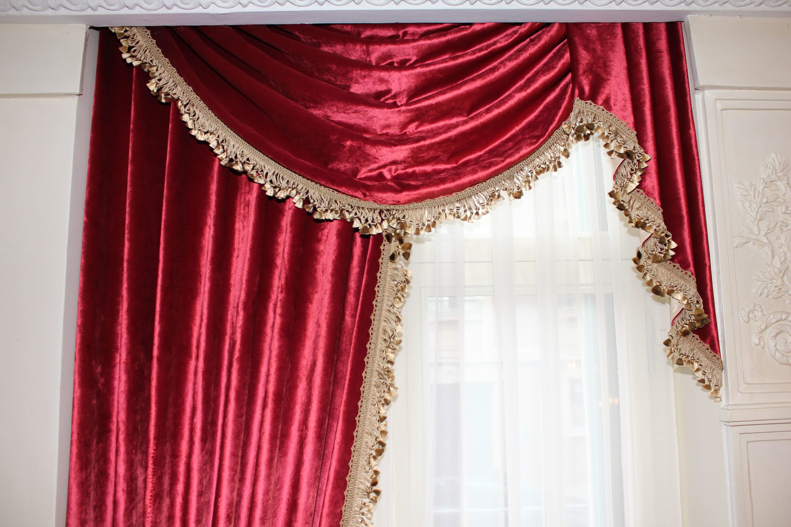 drapés de style Napoléon III avec franges