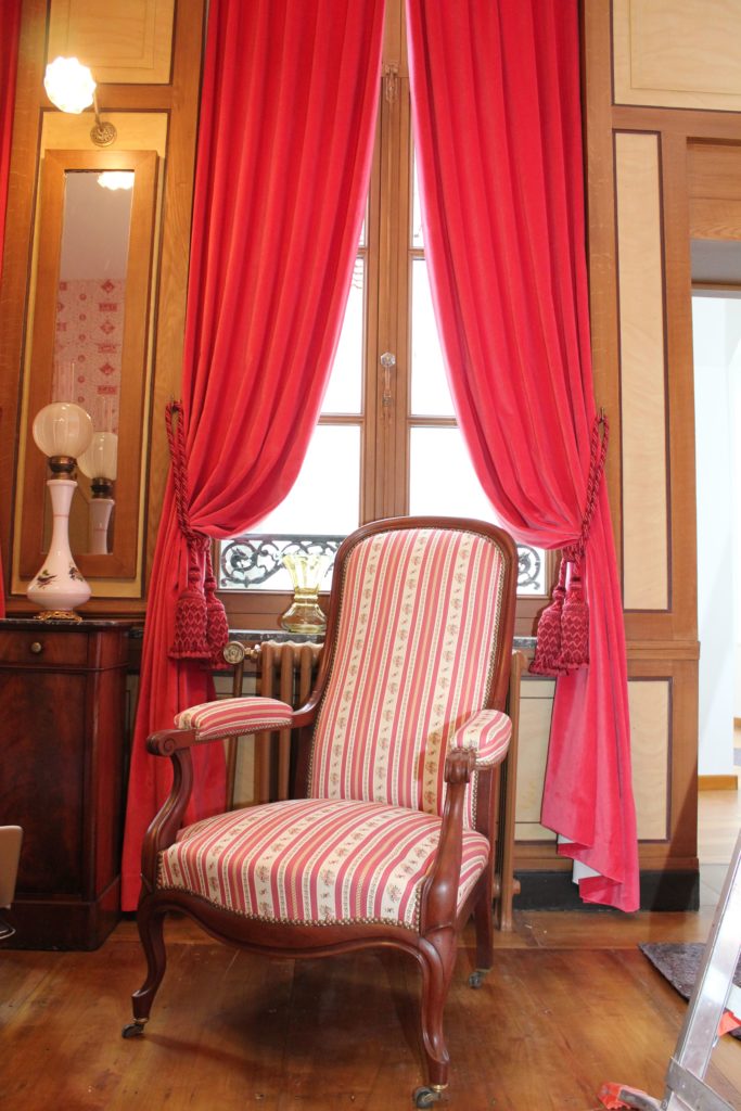 très jolie paire de doubles rideaux en velours JAB avec un voltaire refait entièrement