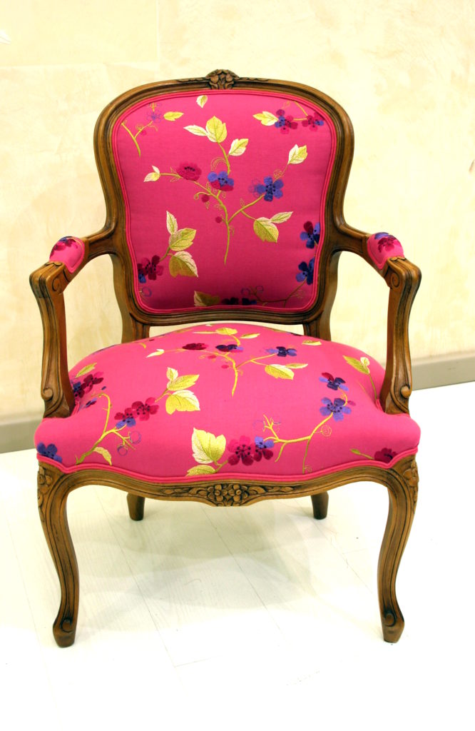 Cabriolet Louis XV fleuri rose