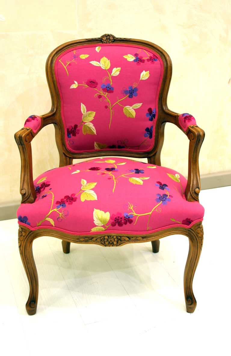 Cabriolet Louis XV fleuri rose