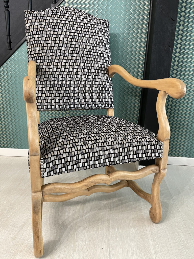 relooking de Fauteuil Louis XIII tissu Casal HLdéco