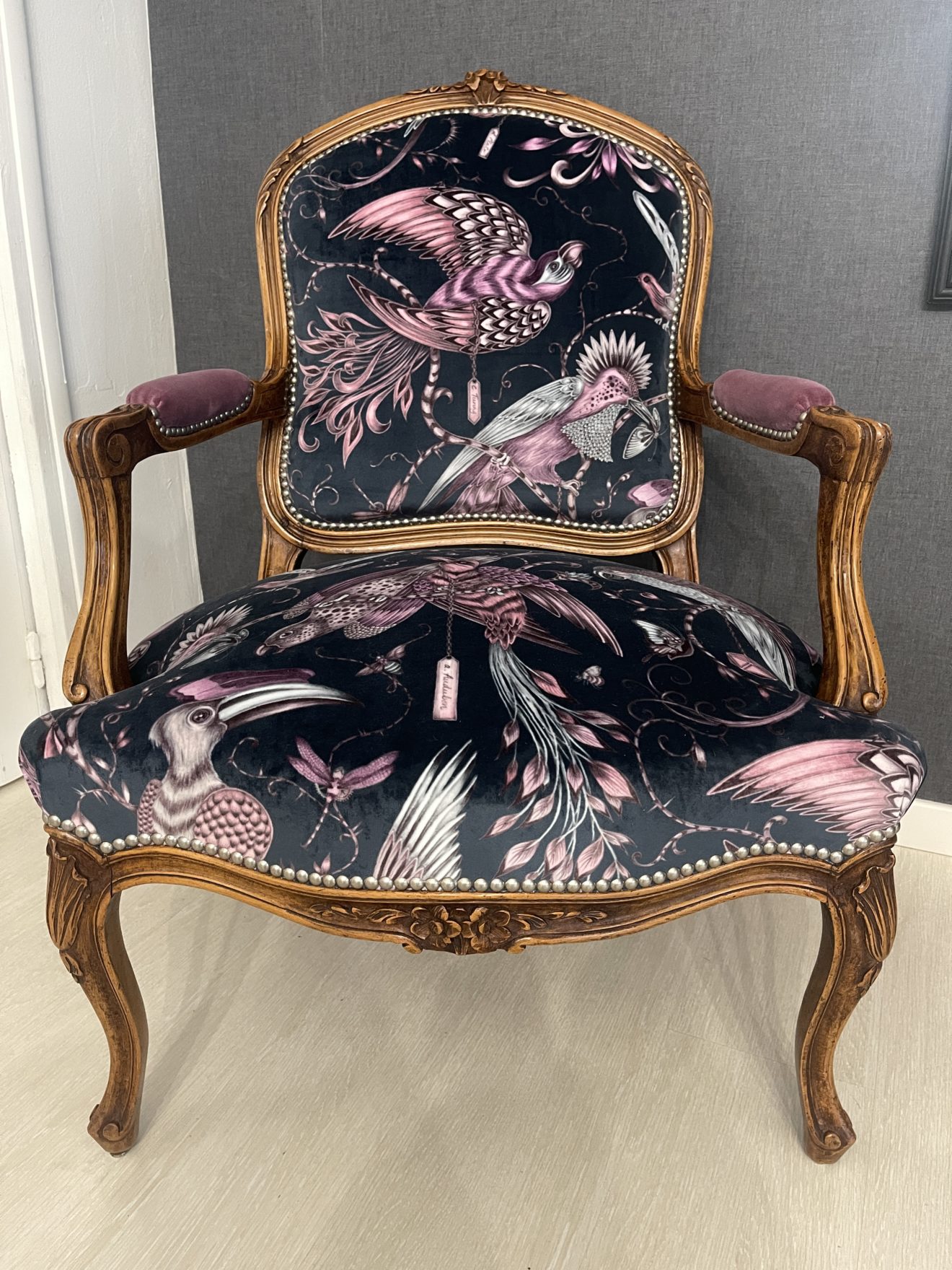 Réfection d'un fauteuil Louis XV en garniture traditionnelle - HL Deco