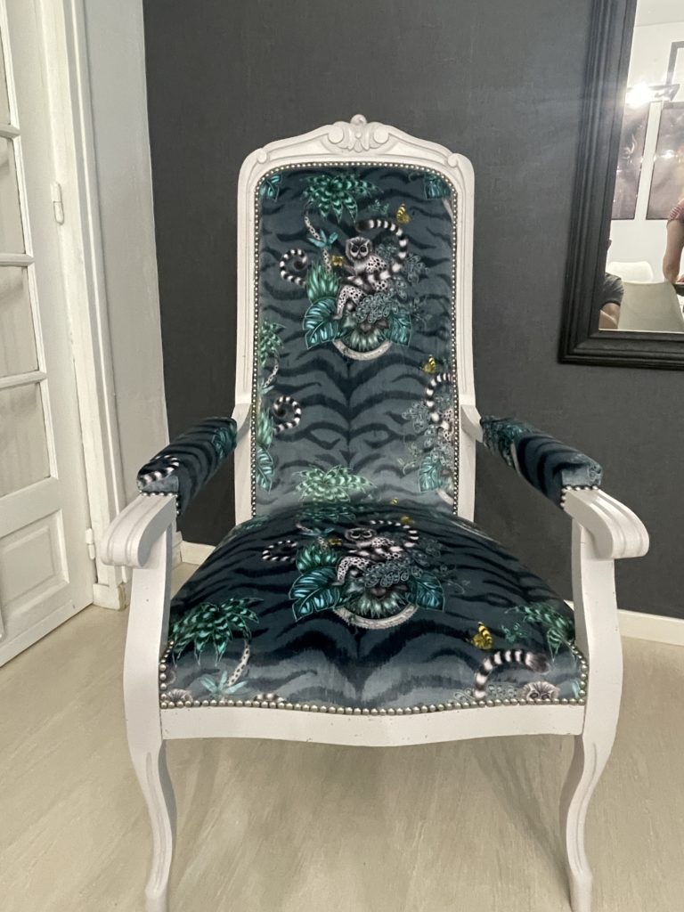 relooking fauteuil voltaire tapissier cambrai
